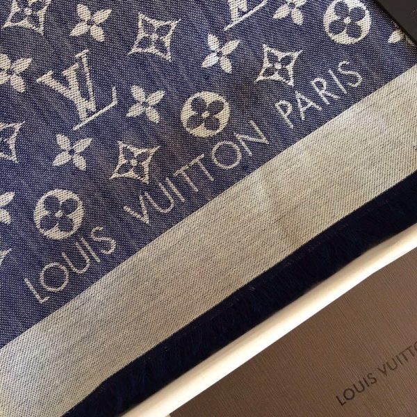 BO – Luxury Edition LUV Scarf 018