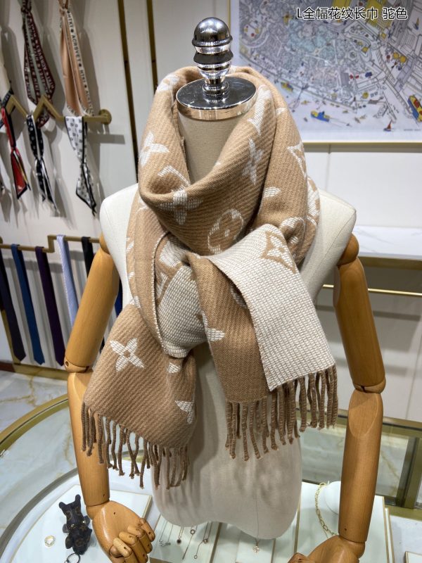 BO – Luxury Edition LUV Scarf 038