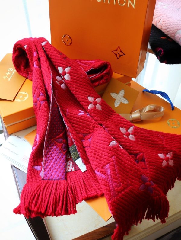 BO – Luxury Edition LUV Scarf 002