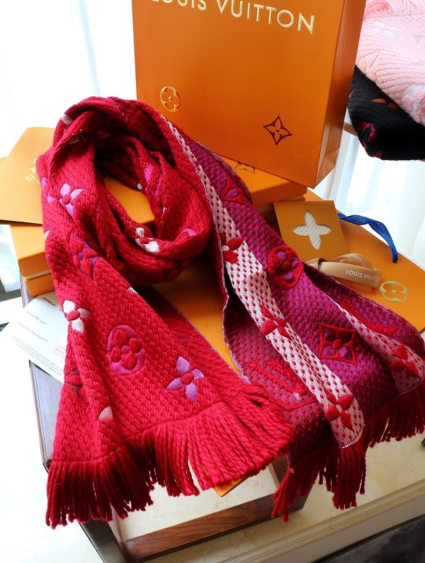 BO – Luxury Edition LUV Scarf 002