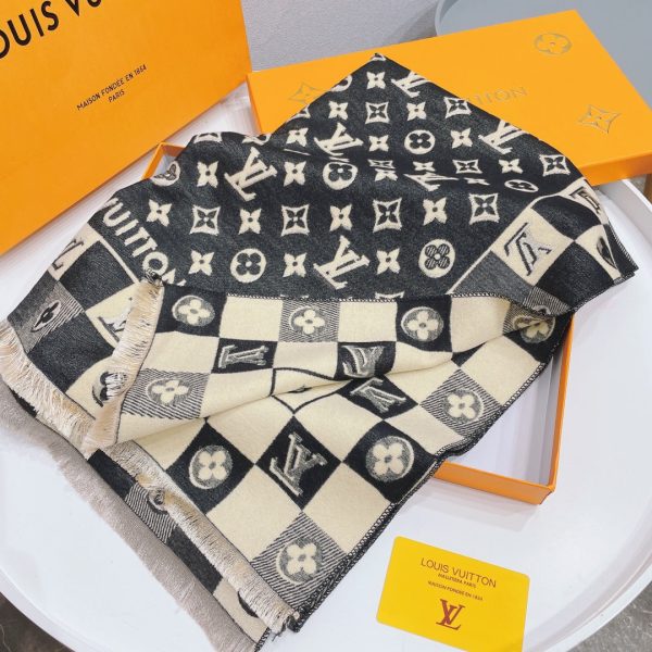 BO – Luxury Edition LUV Scarf 017