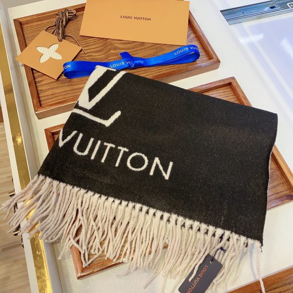 BO – Luxury Edition LUV Scarf 036