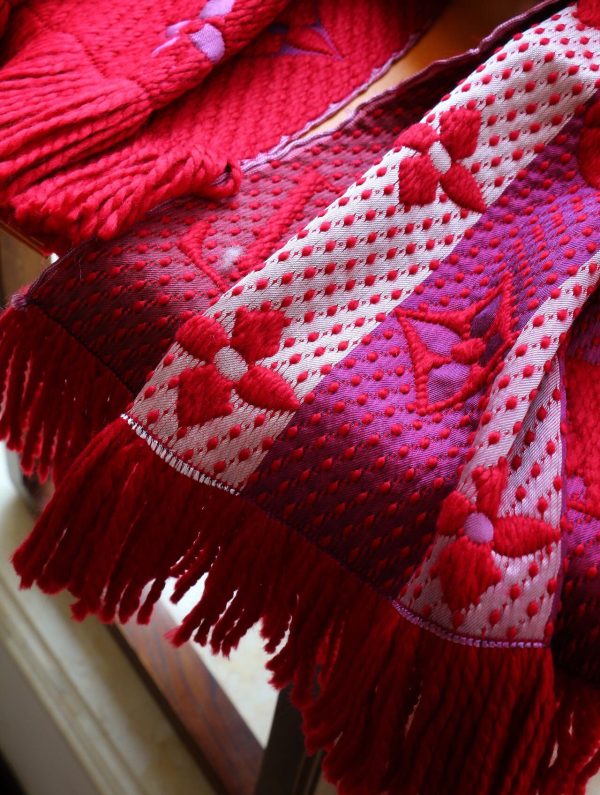 BO – Luxury Edition LUV Scarf 002