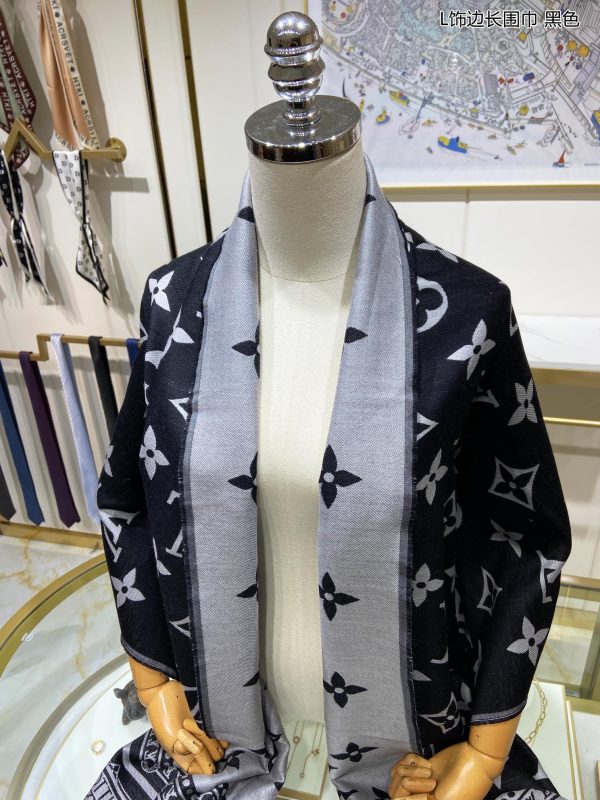 BO – Luxury Edition LUV Scarf 005