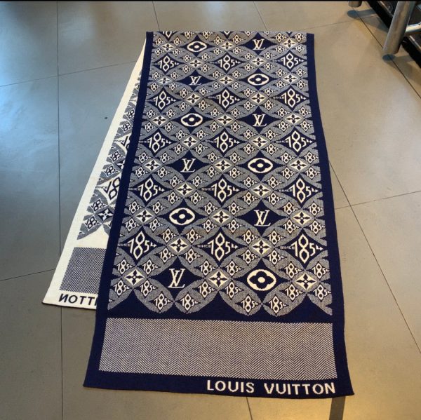 BO – Luxury Edition LUV Scarf 009