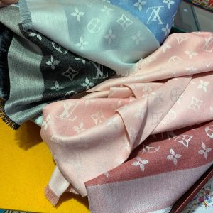 BO – Luxury Edition LUV Scarf 026