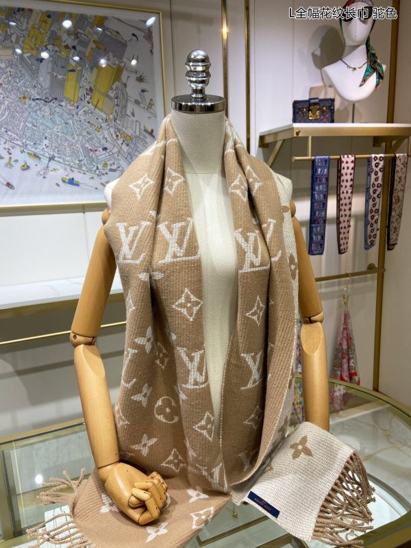 BO – Luxury Edition LUV Scarf 038