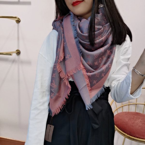 BO – Luxury Edition LUV Scarf 021