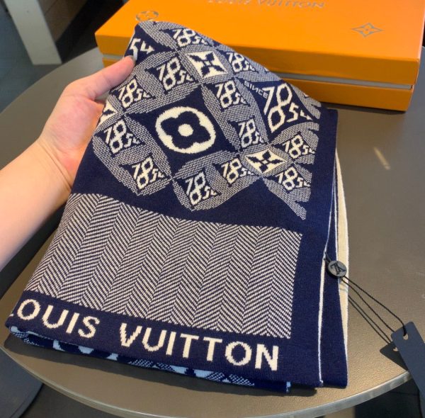 BO – Luxury Edition LUV Scarf 009