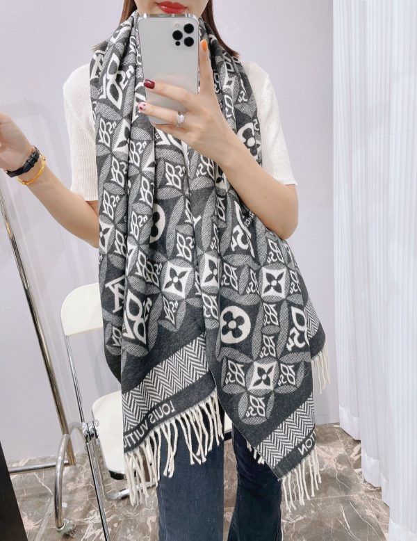 BO – Luxury Edition LUV Scarf 003