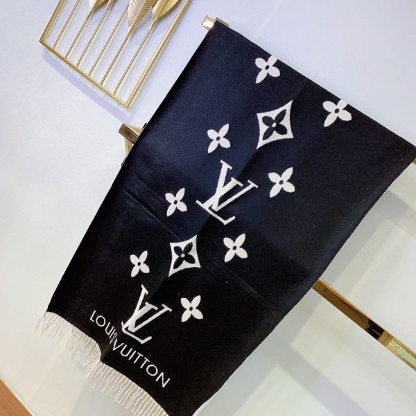 BO – Luxury Edition LUV Scarf 036