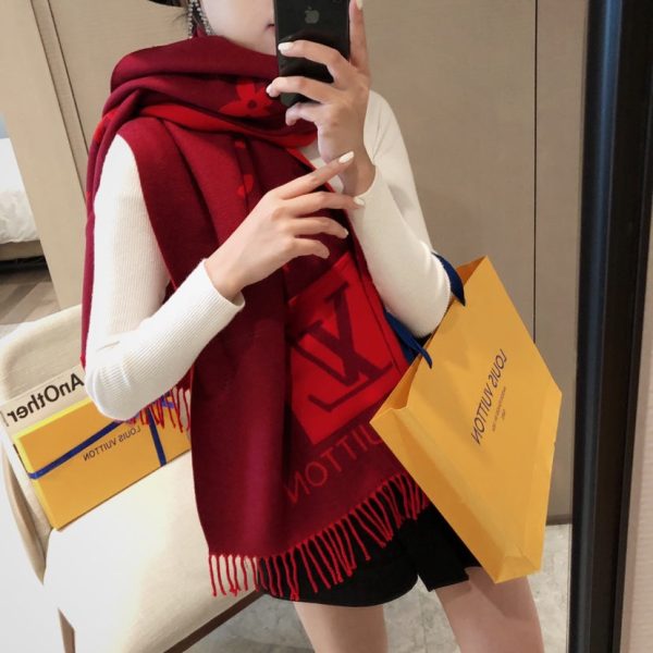 BO – Luxury Edition LUV Scarf 012