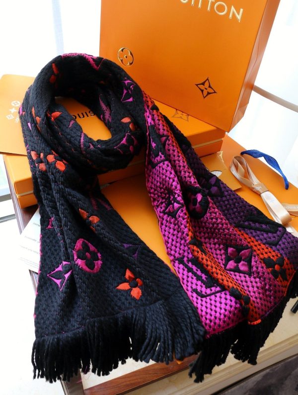 BO – Luxury Edition LUV Scarf 001