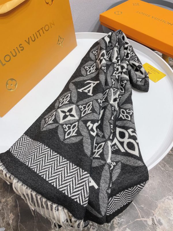 BO – Luxury Edition LUV Scarf 003