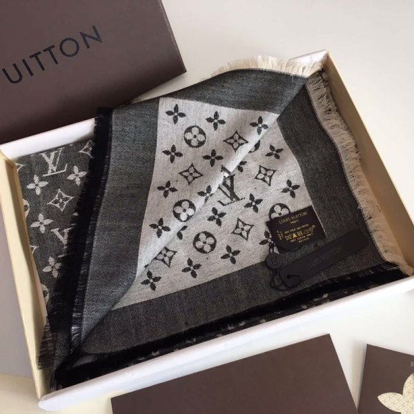 BO – Luxury Edition LUV Scarf 019