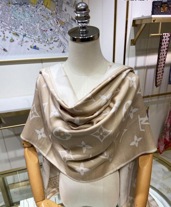 BO – Luxury Edition LUV Scarf 004