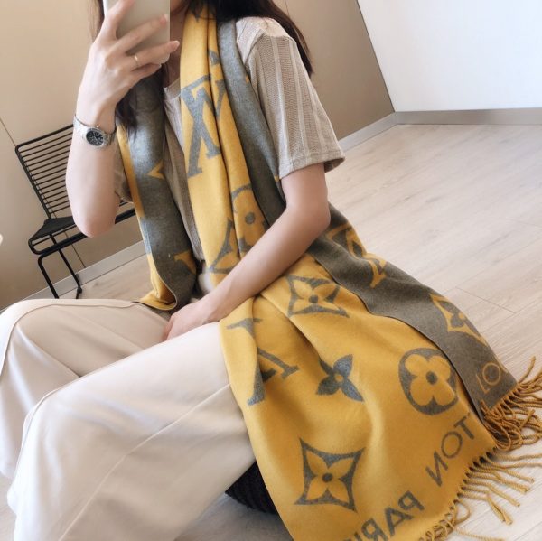 BO – Luxury Edition LUV Scarf 006