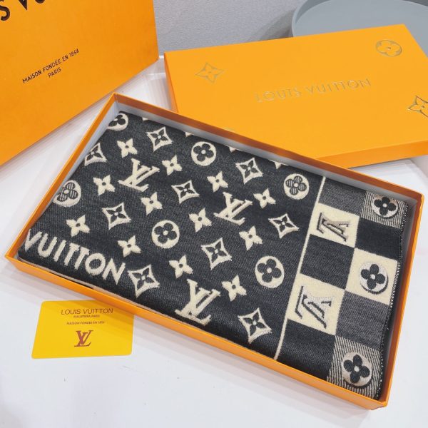 BO – Luxury Edition LUV Scarf 017