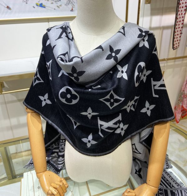 BO – Luxury Edition LUV Scarf 005