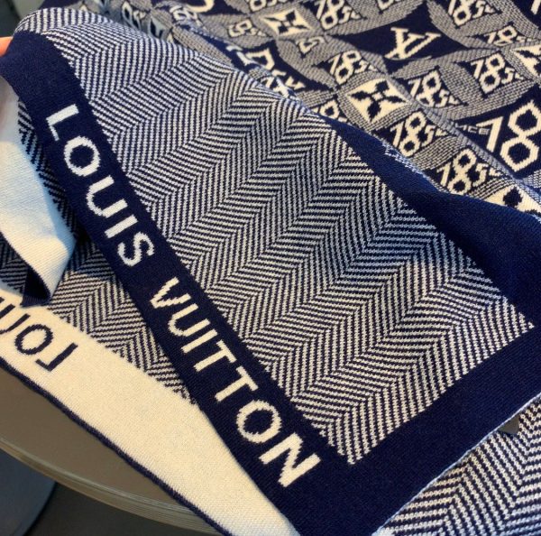 BO – Luxury Edition LUV Scarf 009