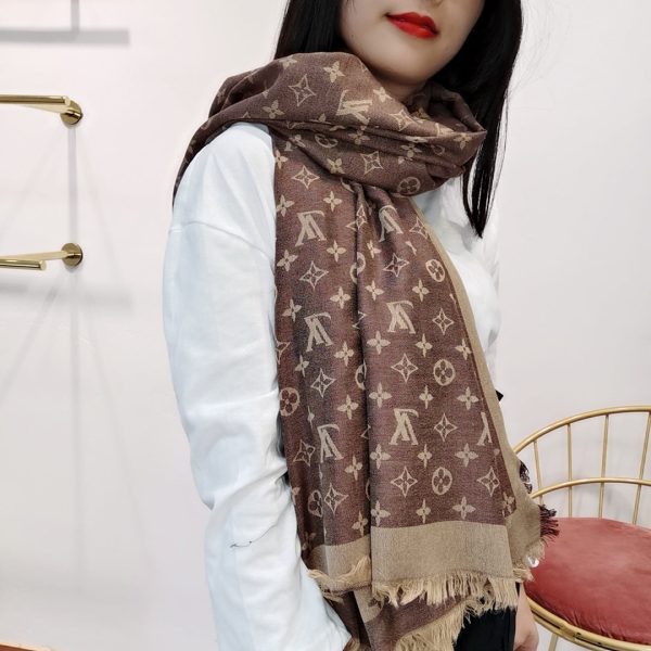 BO – Luxury Edition LUV Scarf 020