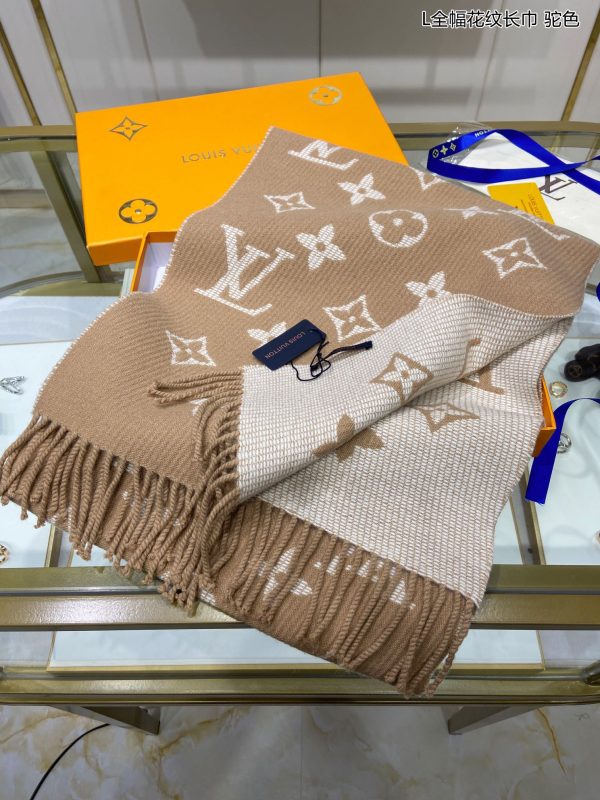 BO – Luxury Edition LUV Scarf 038