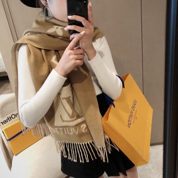 BO – Luxury Edition LUV Scarf 011