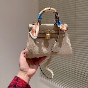 H KELLY TOGO BEIGE 20CM